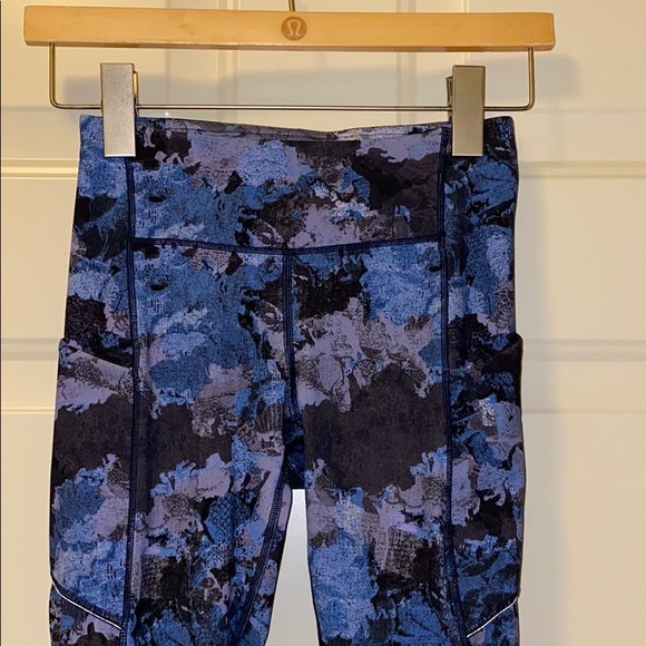 🍋 Lululemon Floral / Camo Print Leggings Size 2 - Picture 3 of 5